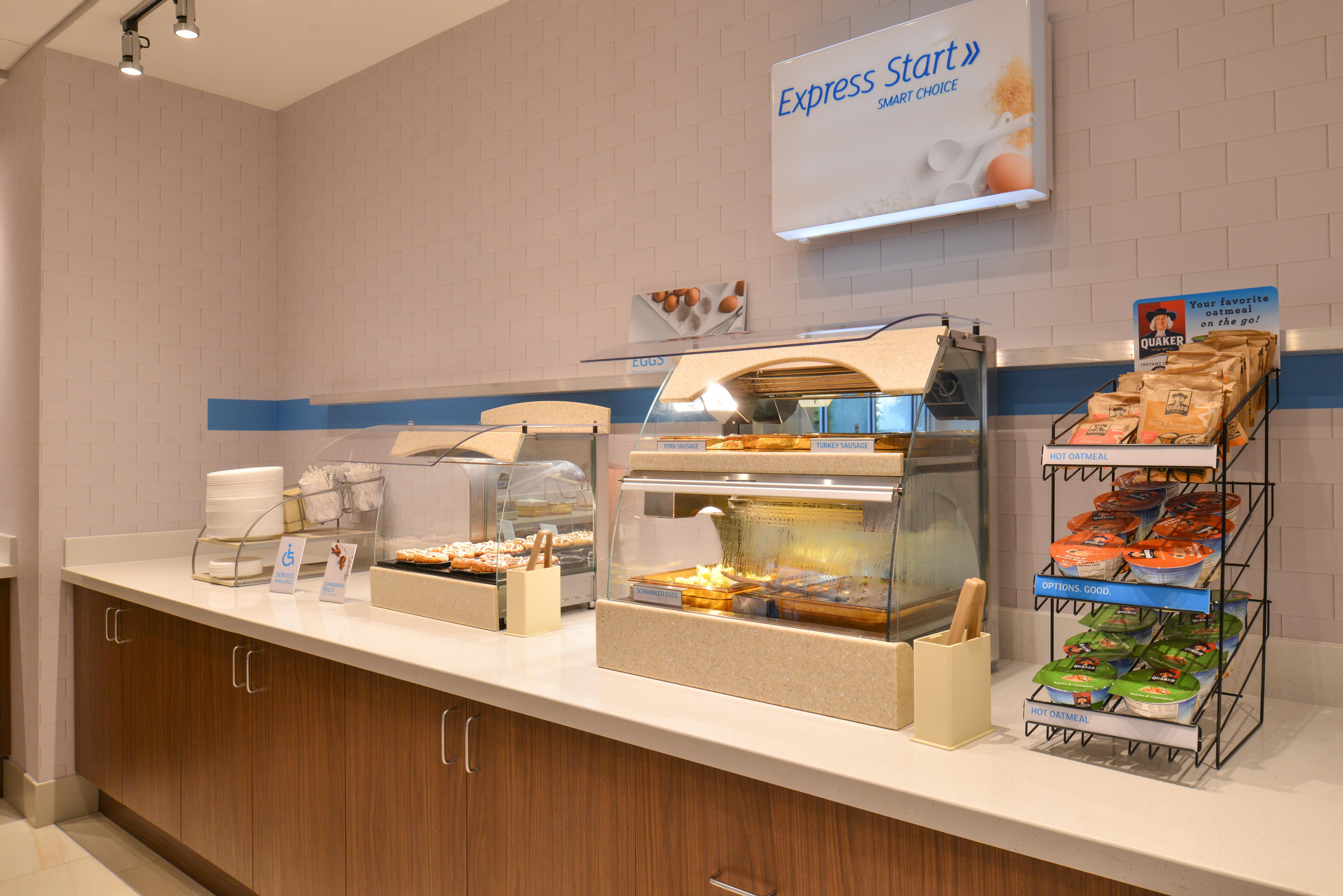 Holiday Inn Express & Suites Omaha Airport By Ihg Carter Lake Exterior photo