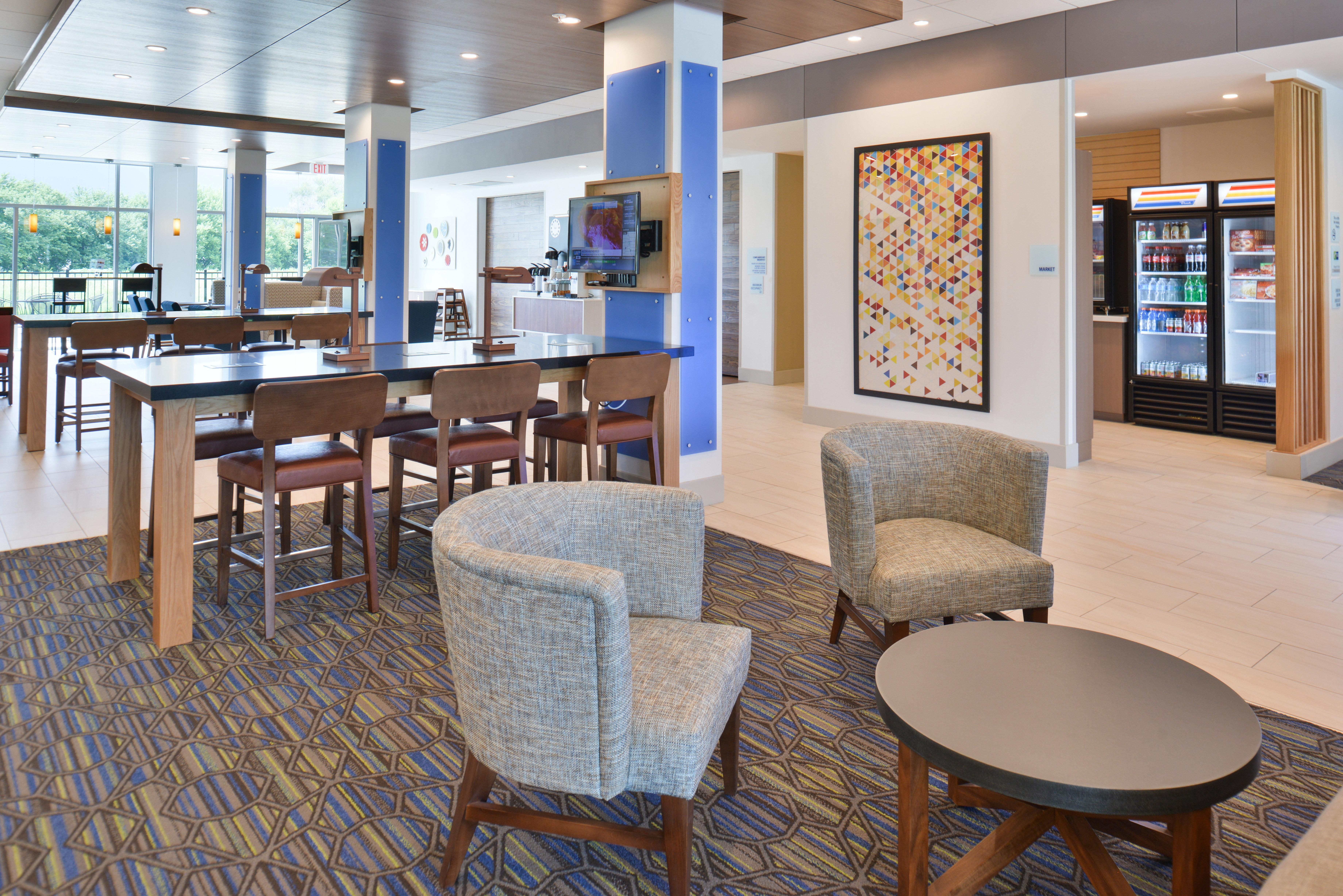 Holiday Inn Express & Suites Omaha Airport By Ihg Carter Lake Exterior photo