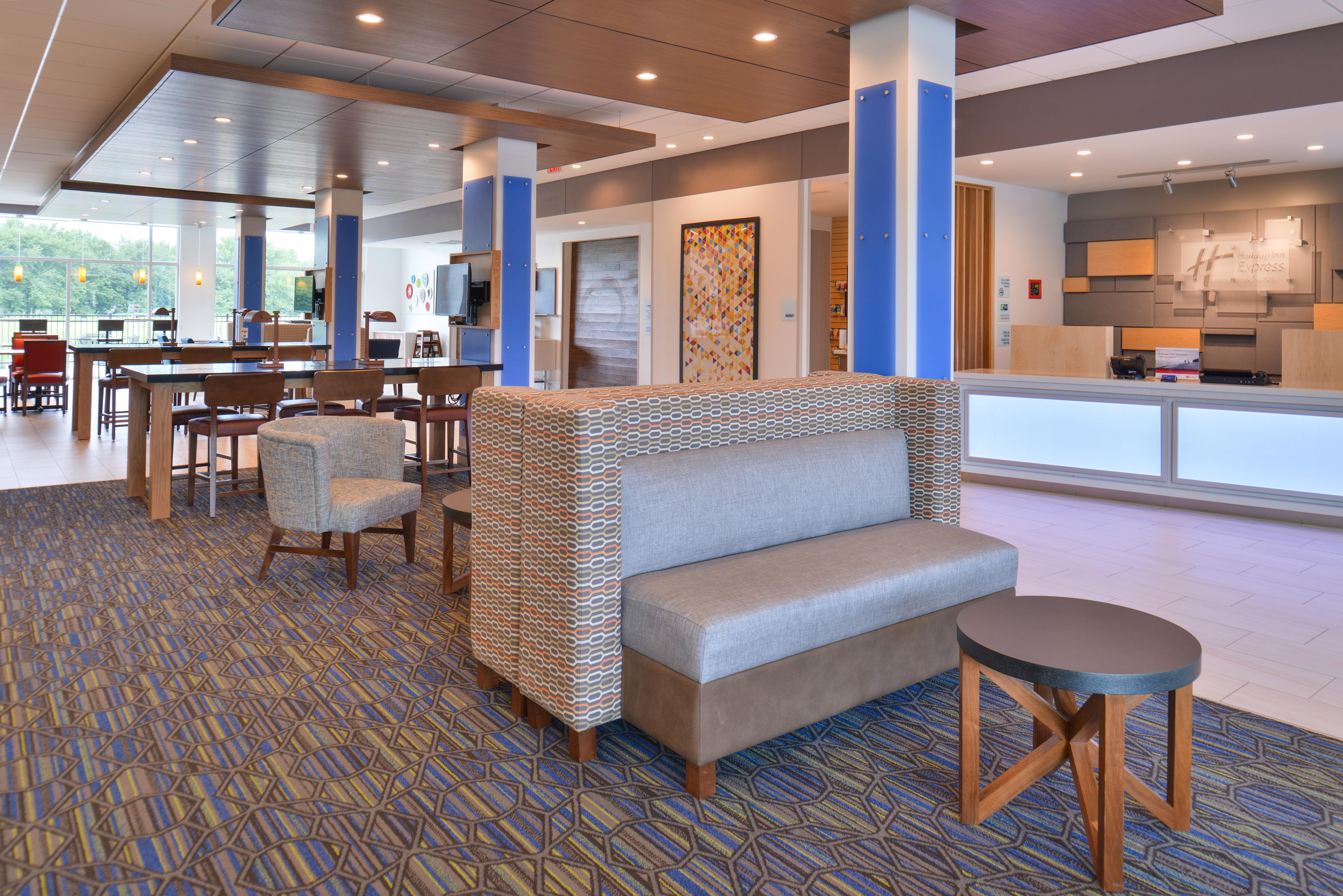 Holiday Inn Express & Suites Omaha Airport By Ihg Carter Lake Exterior photo
