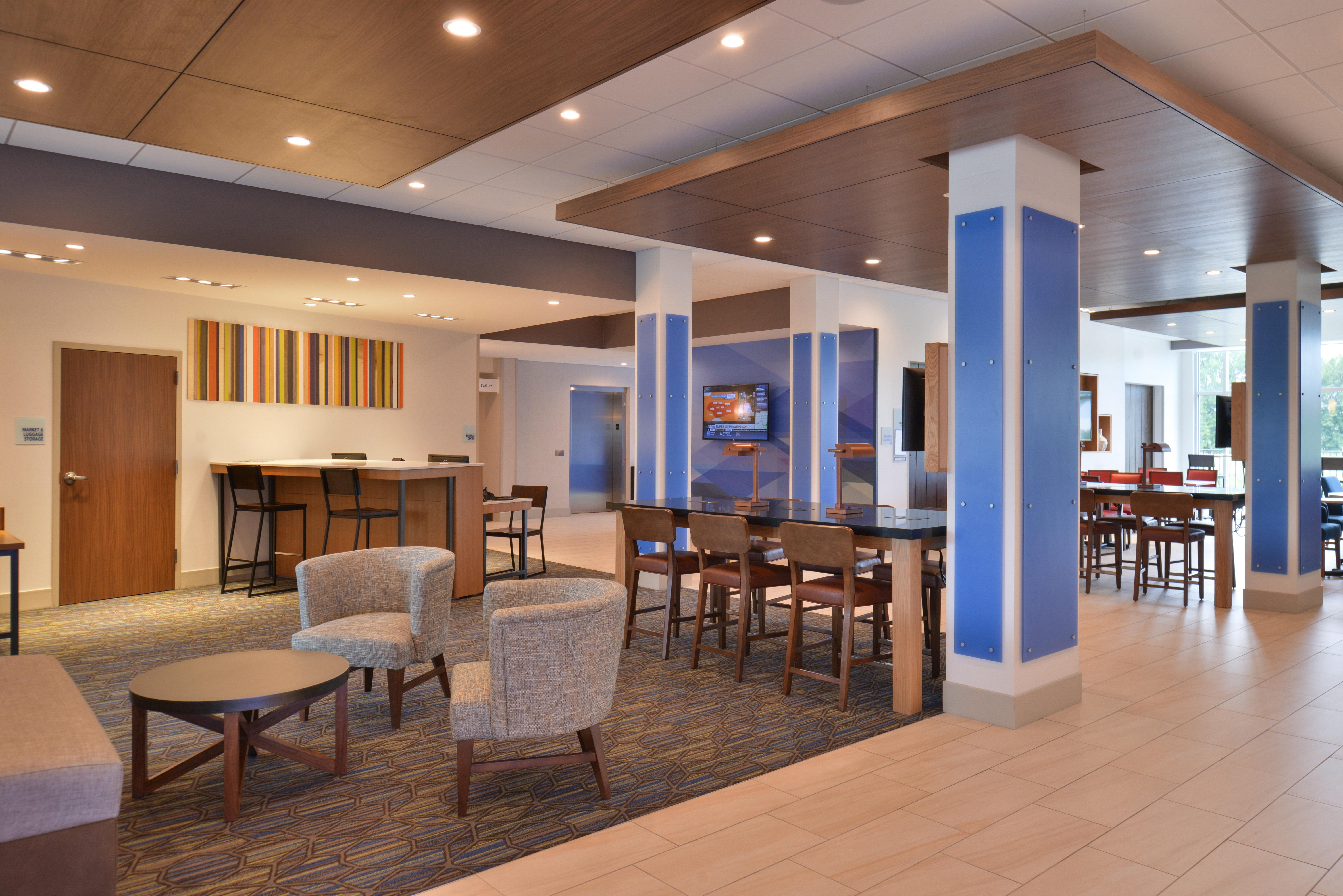 Holiday Inn Express & Suites Omaha Airport By Ihg Carter Lake Exterior photo