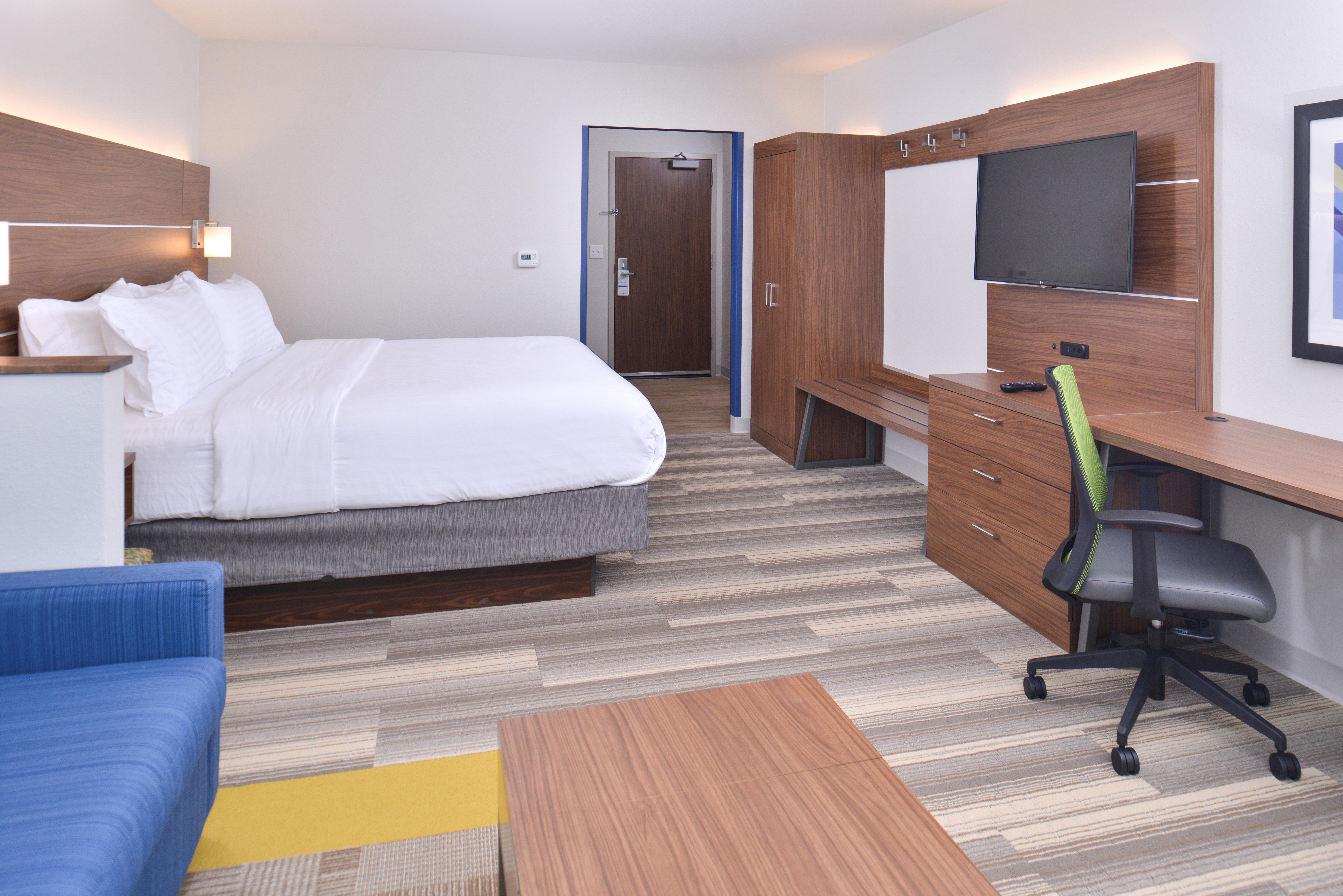 Holiday Inn Express & Suites Omaha Airport By Ihg Carter Lake Exterior photo
