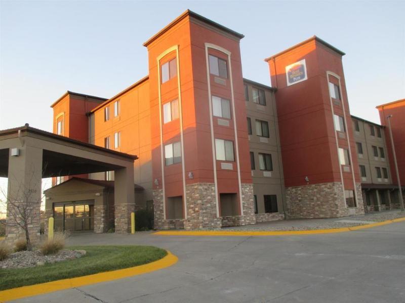 Holiday Inn Express & Suites Omaha Airport By Ihg Carter Lake Exterior photo